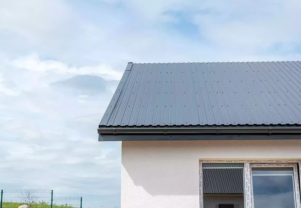 Dach pokryty blachodachówką HANBUD Dach pokryty blachodachówką HANBUD