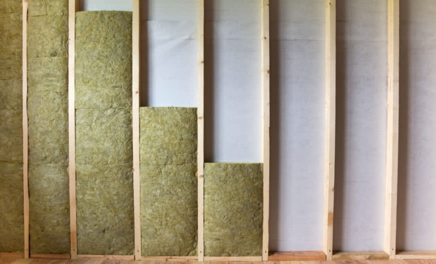 Paroizolacja czy wiatroizolacja? Jak prawidłowo zabezpieczyć wełnę mineralną