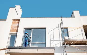 Nowy balkon w starym budynku. Jak pozbyć się strat ciepła przy renowacji?